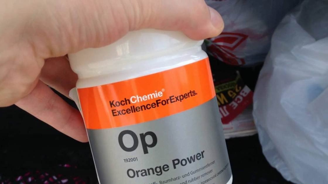 На фотографии изображено моющее средство Orange Power, производимое компанией KochChemie.

