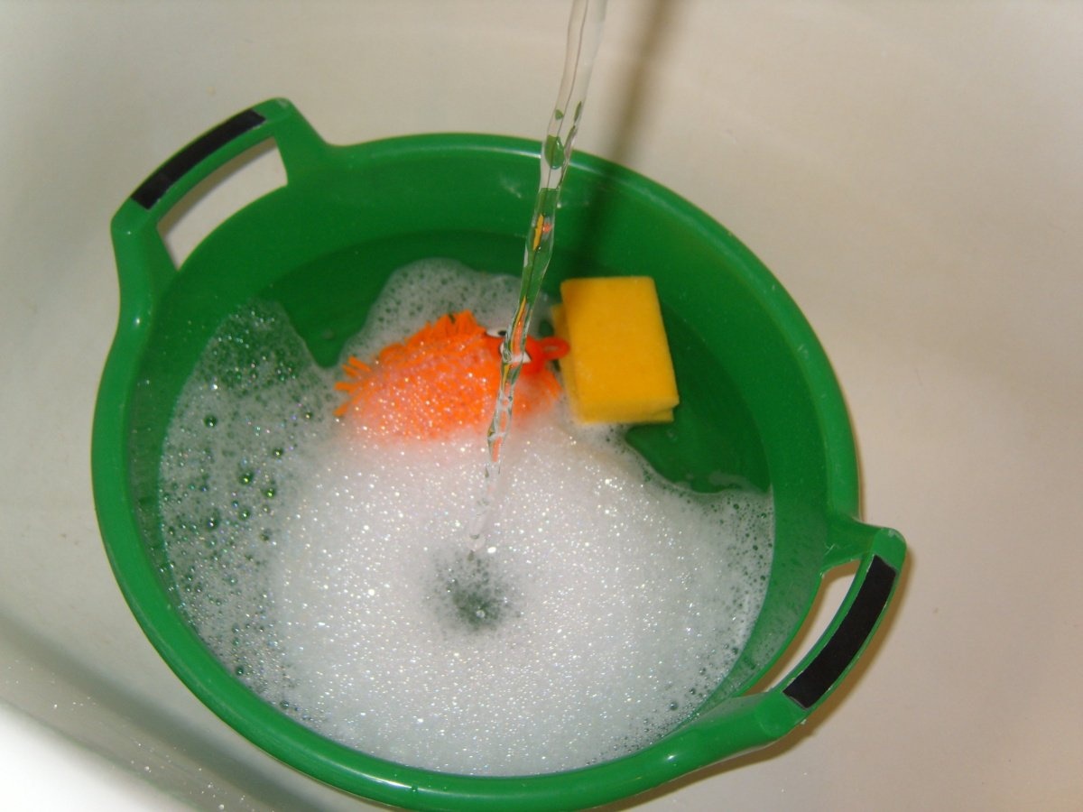 Губка в раковине
