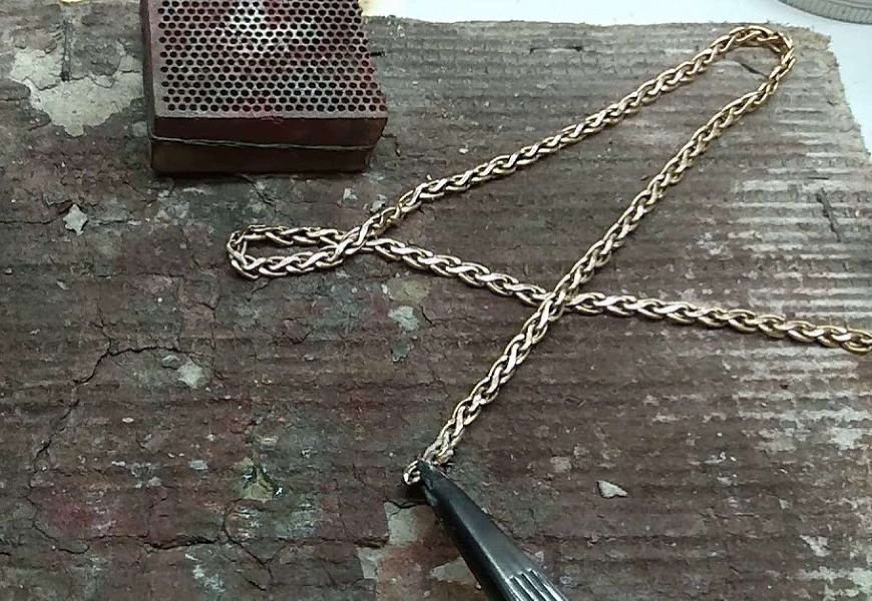 Запаянная цепь. Пайка золота. Серебряная цепь пайка. Запаянная цепь. Спаять серебряную цепь.