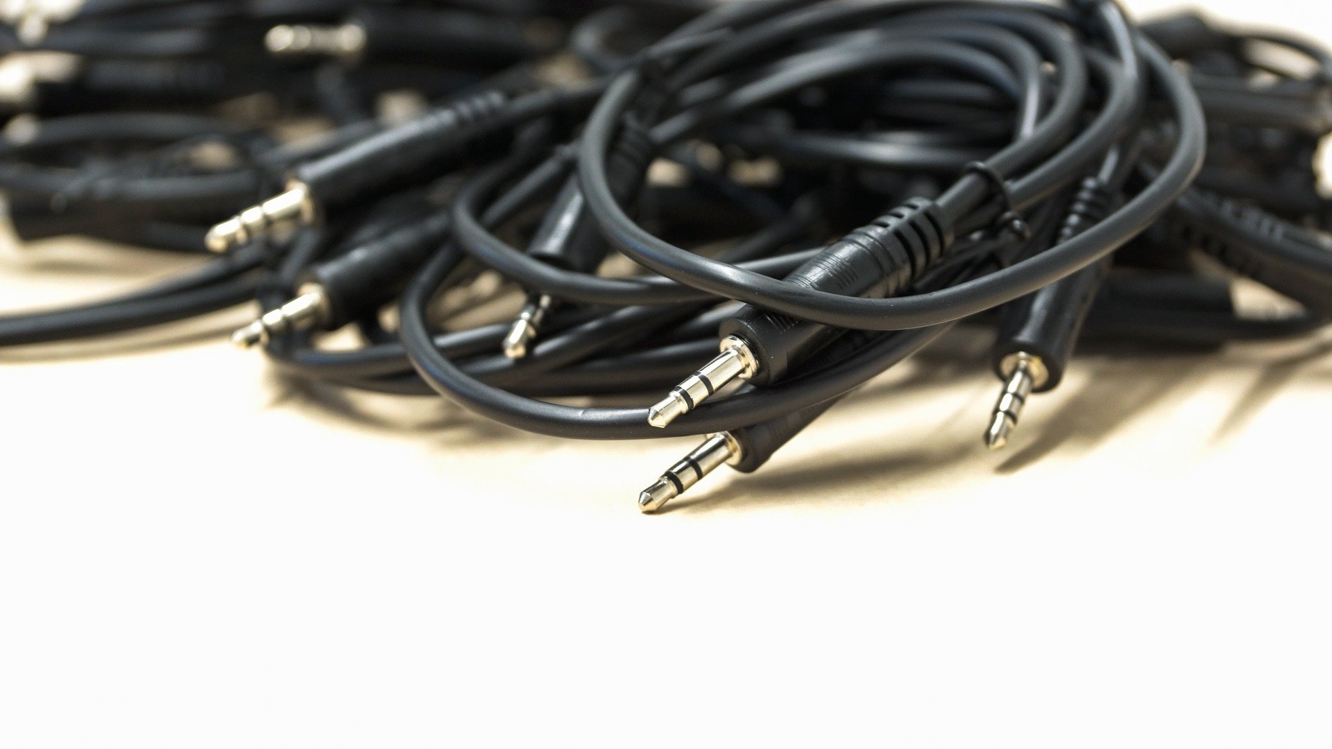 Разберите кабели на металлолом
