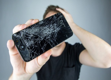 Пользователи могут столкнуться с повреждением экрана телефона. Исправить это можно несколькими способами. Также есть методы, которые позволят време...