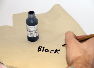 Интересуетесь, чем можно быстро оттереть краску с кожи в домашних условиях, как вывести пятна с кожных покровов после окрашивания, чем смыть и убра...