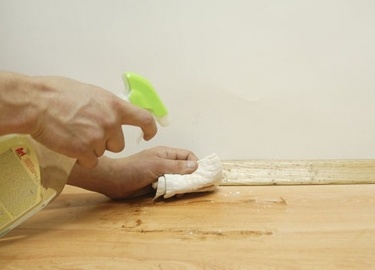 Очень часто проживание домашних животных сопровождается плохим ароматом. Как же убрать неприятный запах с пола простыми методами?