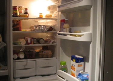 Из статьи вы ознакомитесь с обзором распространенных поломок в холодильнике. Также получите пошаговые инструкции ремонта узлов и систем холодильника.