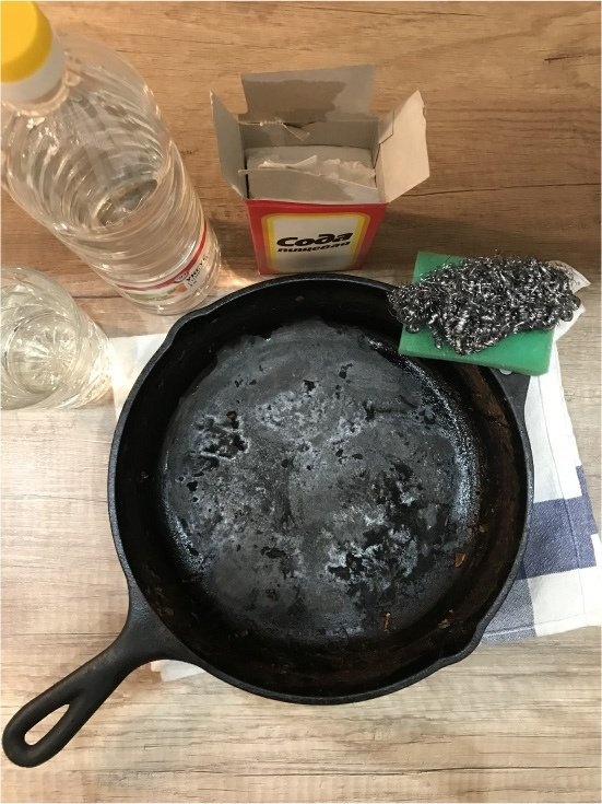 Что нужно для очистки сковороды
