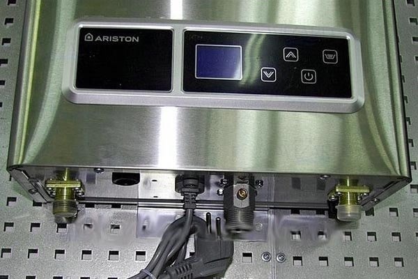 Газовый водонагреватель мгновенного действия с дисплеем
