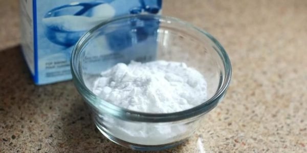 Используйте пищевую соду.

