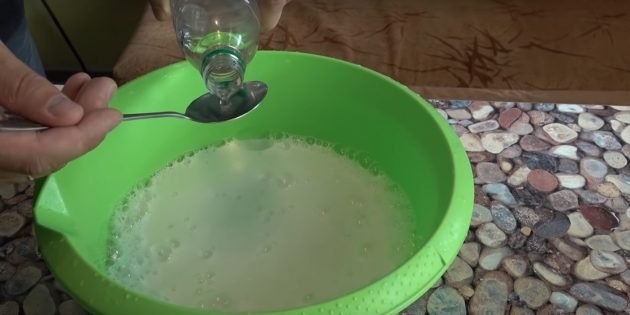 Раствор оставит на поверхности облака пены.
