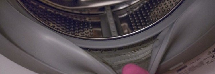 Профессиональные и народные средства, как почистить резину в стиральной машине
