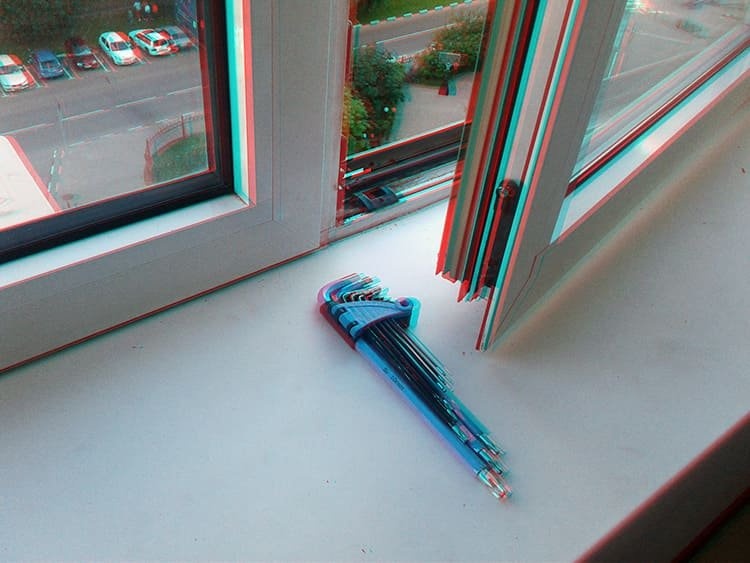 Ремонт пластикового окна можно выполнить своими руками.