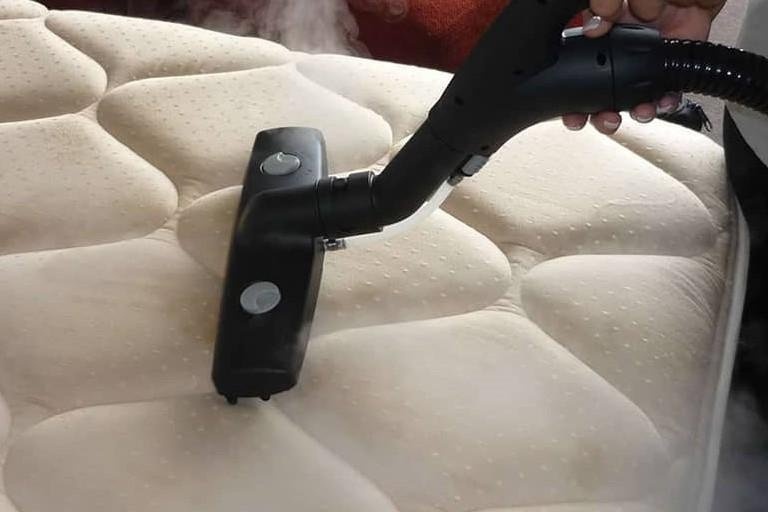 Как почистить матрас в домашних условиях
